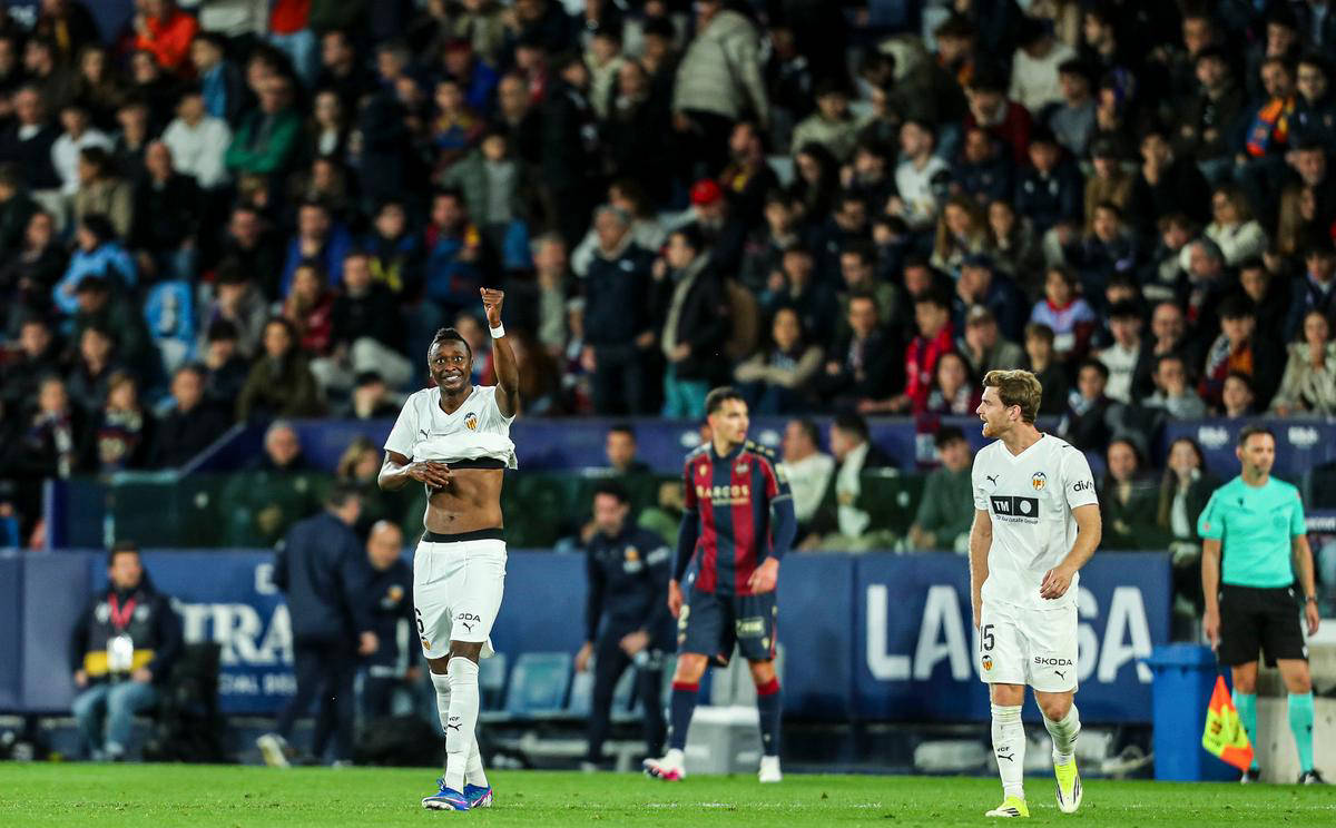 皇家马德里豪取四连胜,马德里竞技客场表现低迷难以施展